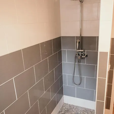 De Thomas Charleville-Mézières