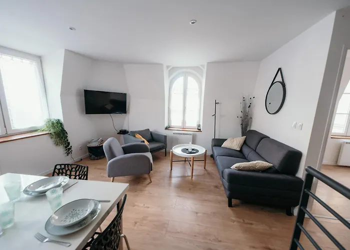 De Thomas Apartment *